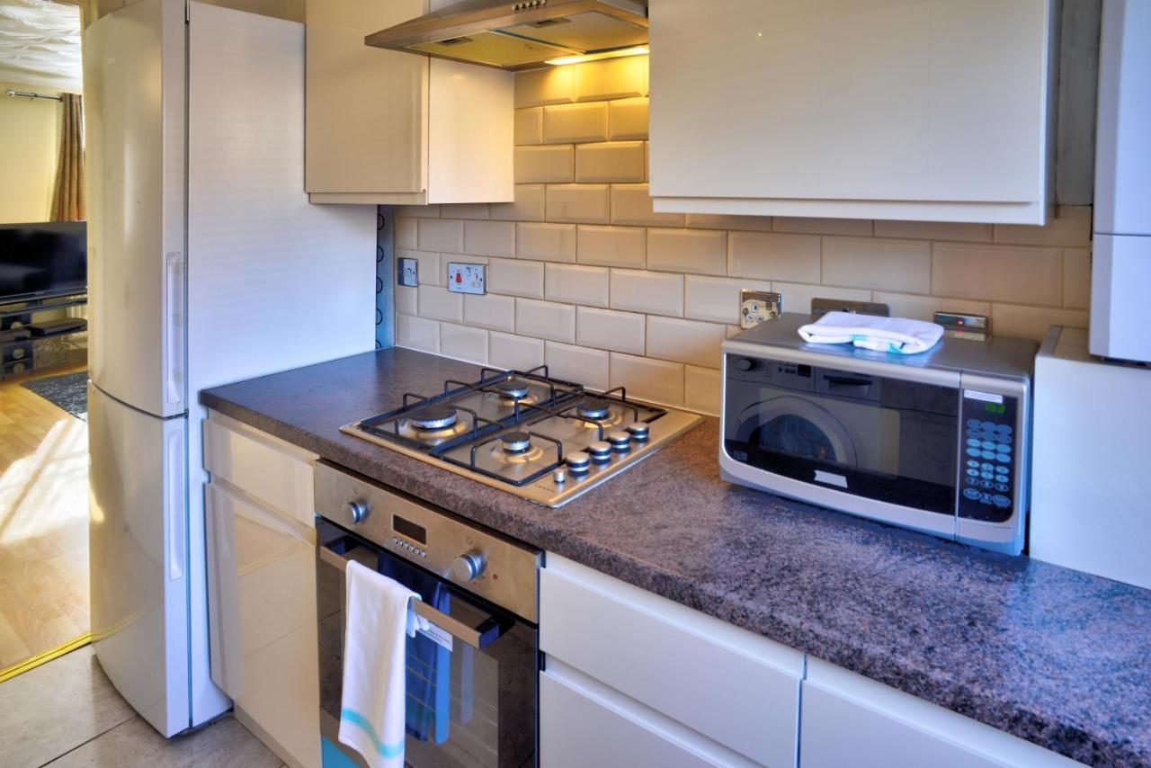 Modern & Spacious - Walk To London Excel- Parking Buitenkant foto