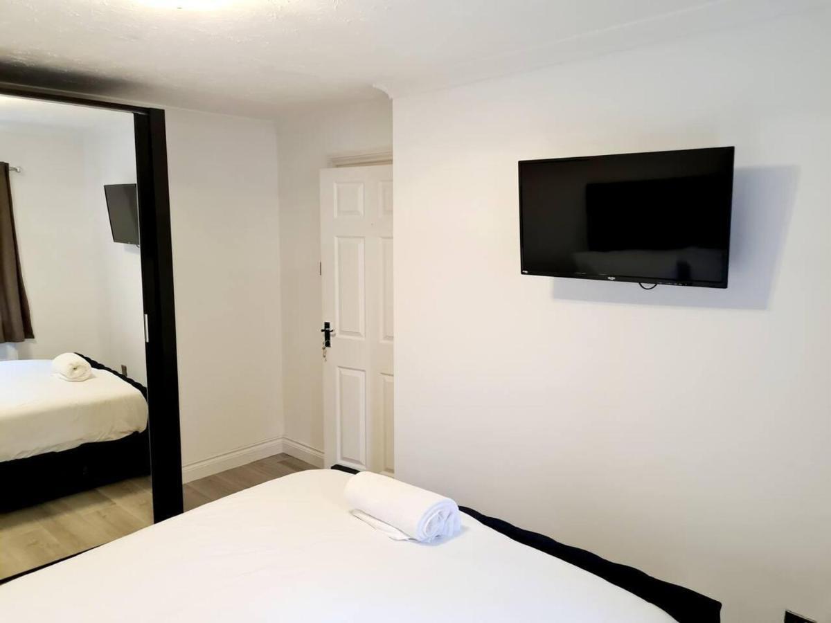 Modern & Spacious - Walk To London Excel- Parking Buitenkant foto