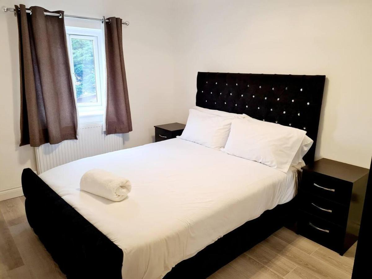 Modern & Spacious - Walk To London Excel- Parking Buitenkant foto